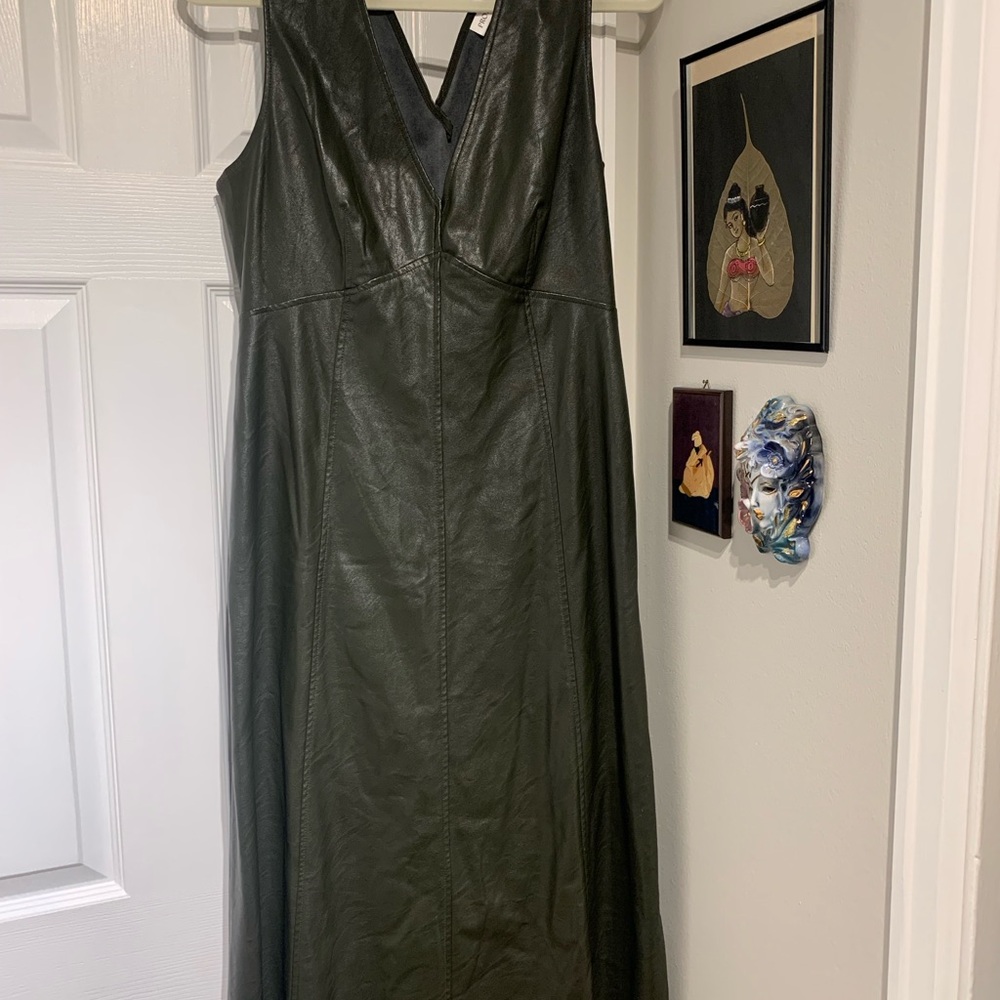 Elegant Dark Green Sleeveless Dress